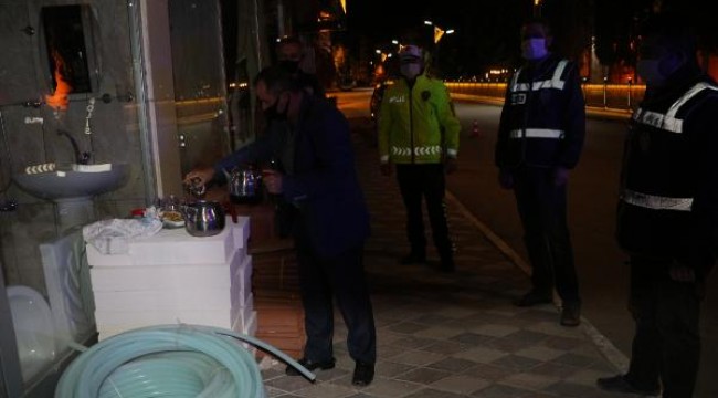 Tokat'ta denetim yapan polislere çay ikramı 