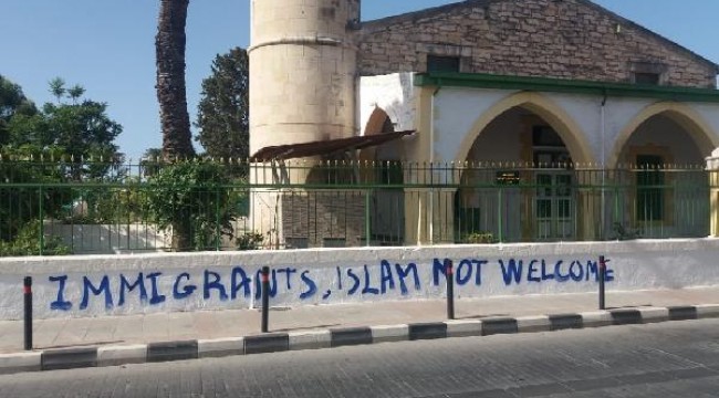 Güney Kıbrıs'ta bulunan Köprülü Camisi'ne çirkin saldırı