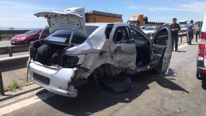 Maddi hasarlı kazanın ardından araçlardan inenlere otomobil çarptı: 7 yaralı