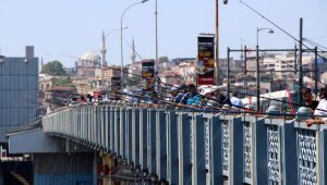 Olta balıkçıları Galata Köprüsü'ne akın etti