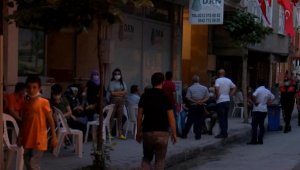 Bağcılar'da şehit olan polisin sokağına Türk Bayrağı asıldı 