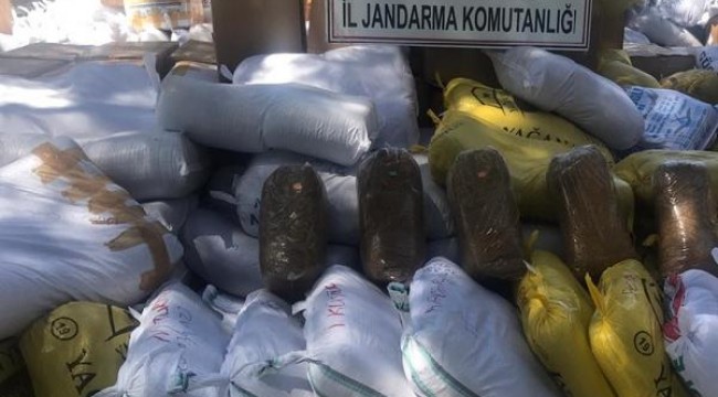 Malatya'da, kargo araçlarında 8.5 ton kaçak tütün ele geçirildi