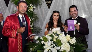 Beşiktaş'ta, evlenen çiftlere İstanbul Sözleşmesi kartı veriliyor