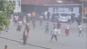 Esenler'de mahalleyi savaş alanına çeviren kavga kamerada