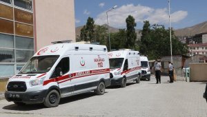 Hakkari'de minibüs, şarampole devrildi: 6 ölü, 1 yaralı