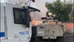 Diyarbakır'da evde çıkan yangın, TOMA ve zırhlı araçla söndürüldü