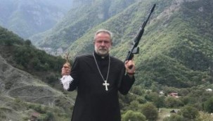 Ermenistan provokasyona devam ediyor: Silahlı papaz paylaşımı!