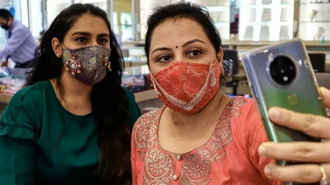 Hindistan'da elmasdan yapılan Covid 19 maskeleri satışa çıktı, videosu viral oldu
