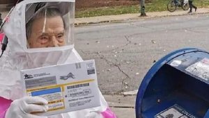 102 yaşındaki ABD'li Bea Lumpkin postayla başkanlık seçimi oyunu kullandı
