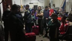 Hurdacı dükkanında 46 kaçak göçmen yakalandı