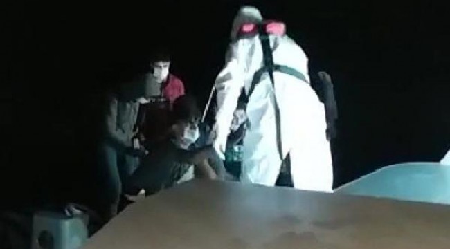 Lastik botta 22 göçmen yakalandı 