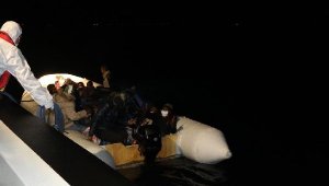 Balıkesir'de 29 kaçak göçmen kurtarıldı
