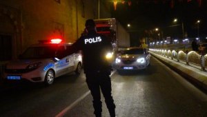 Edirne'de polis, sokağa çıkma kısıtlamasında denetim yaptı