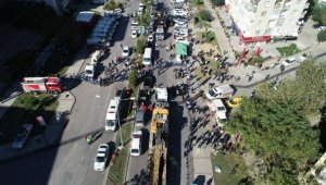 İzmir'de arama kurtarma çalışmaları, 3'üncü günde 9 binanın enkazında sürüyor
