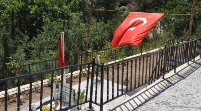 Şehit öğretmenin ailesinden, teröristin evine taziyeye giden HDP'lilere tepki