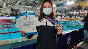 15 yaşında olimpiyat kotası almayı başaran milli yüzücü Merve Tuncel "Çok yoğun çalışıyoruz"