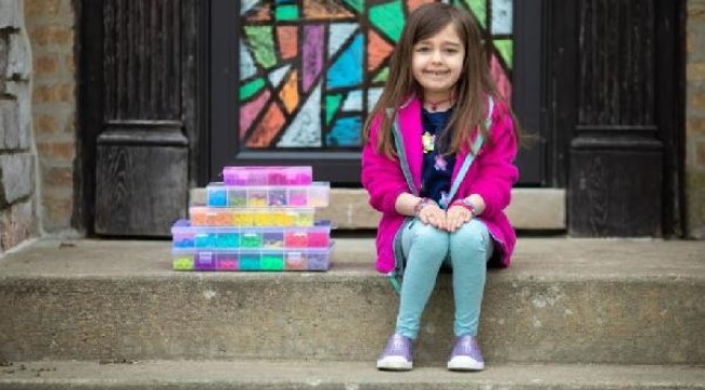 ABD'de 7 yaşındaki kız, bileklik satarak çocuk hastanesine 20 bin dolar bağış topladı