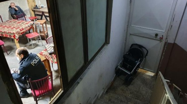 Adana'da eğlence mekanı ile kapısı bebek arabasıyla kamufle edilen kahveye polis baskını