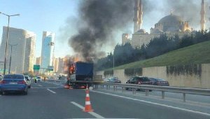 Ataşehir TEM'de kamyonet alev alev yandı