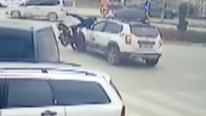 Cip ile motosikletin çarpıştığı kaza kamerada