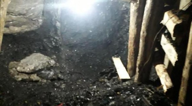 Evde kaçak kazı yaparak kömür çıkaran 4 kişi yakalandı