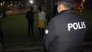 Kısıtlama saatinde maç yapan 12 siyahi öğrenci polise yakalandı