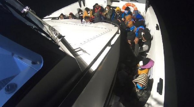 Yunanistan tarafından itilen lastik bottaki göçmenler kurtarıldı