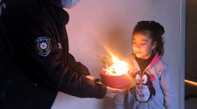 155'i arayan Rabia'ya polisten 'doğum günü' sürprizi