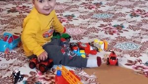 4 yaşındaki Emir Seyit, kalbine yenik düştü