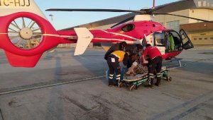 Başkale ve Bahçesaray'da durumları ağır olan 3 hasta, ambulans helikopterle Van'a getirildi