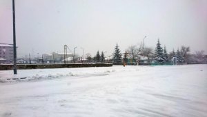 Bingöl'de, kardan 3 kentle ulaşımın kesildiği yollar açıldı