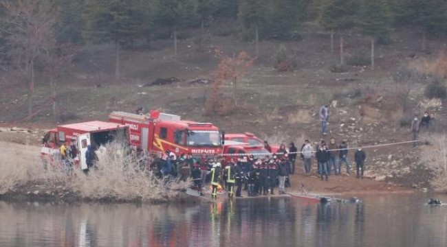 Gölete uçan araçtaki kayıp 2 arkadaştan 1'inin cesedine ulaşıldı