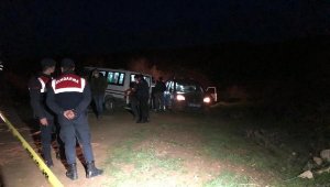 Manisa'da 4 genç otomobilde başlarından vurularak öldürüldü
