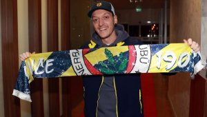 Mesut Özil: Fenerbahçe formasını giyeceğim için çok mutluyum
