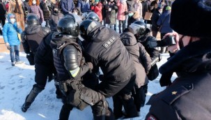 Navalny çağrı yaptı, Rusya'da sokaklar karıştı! 