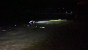 Baraj gölüne düşen otomobildeki 4 kişiden 3'ü öldü
