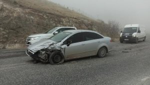 Gercüş'te yolcu minibüsü ile otomobil çarpıştı: 1 yaralı