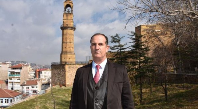 2'nci Abdülhamid'in tahta çıkış yıl dönümünde inşa edilen saat kulelerinin en yükseği Niğde'de