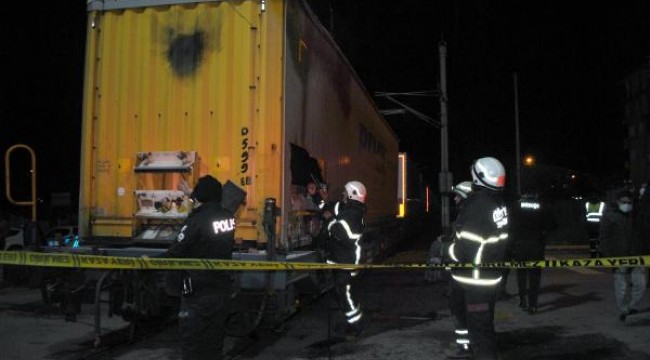 Bulgaristan'a gidecek trene gizlice binmek isteyen 2 Suriyeli, elektrik akımına kapıldı