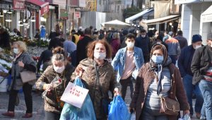 'Çok yüksek riskli' Edirne'de cadde ve sokaklarda insan yoğunluğu