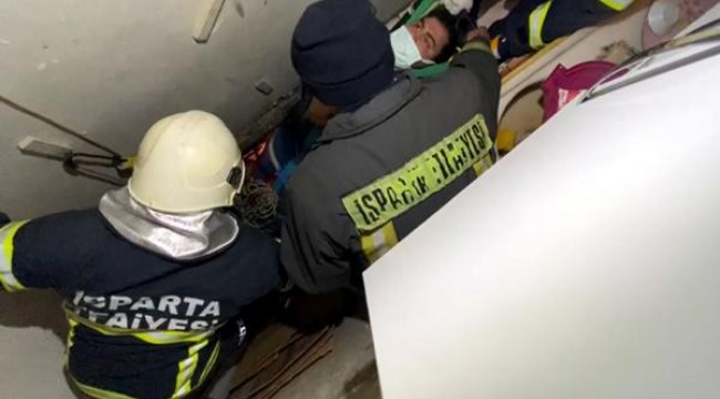 Isparta'da yük asansörü düştü: 2 yaralı