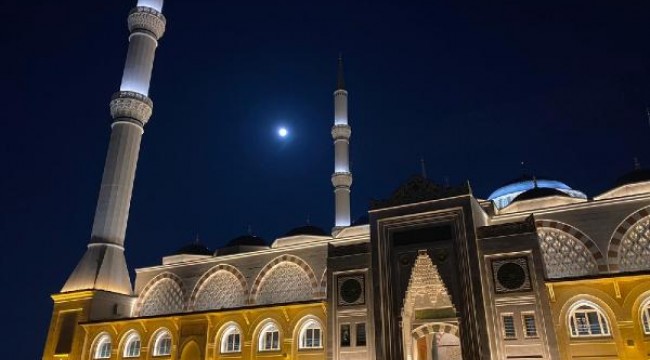 İstanbul'da "Süper Solucan Ay" görsel şölen oluşturdu