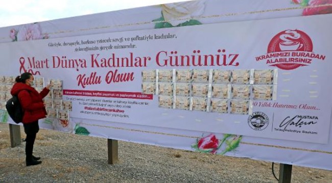 Kayseri'de billboardlardan kadınlara kahve ikramı