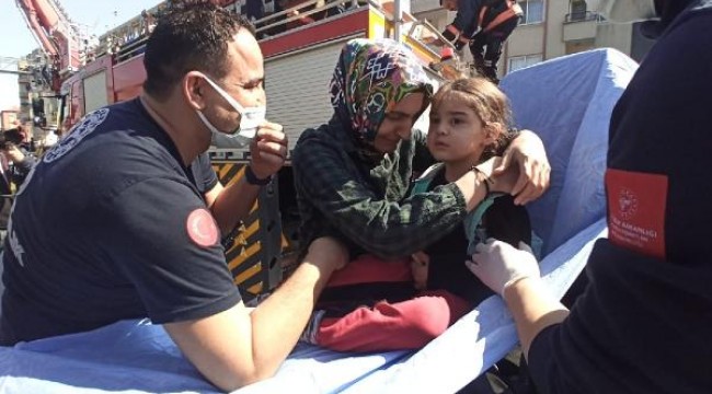 Mersin'de 5 katlı apartmanda korkutan yangın: 8 kişi kurtarıldı