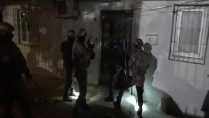 Nevruzda terör örgütü elebaşının posterini açtığı iddia edilen 5 şüpheli yakalandı
