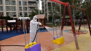 Tuzla'da bulunan 136 park çocuklar için dezenfekte edildi