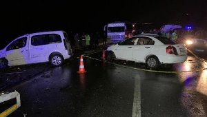 Gaziantep'te otomobil ile hafif ticari araç çarpıştı; 2 ölü, 10 yaralı