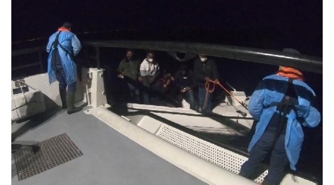 İzmir açıklarında 137 kaçak göçmen kurtarıldı