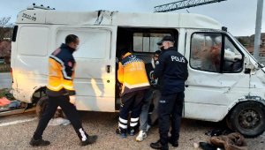 Kırıkkale'de kamyonet devrildi: 1 ölü, 3'ü çocuk 7 yaralı
