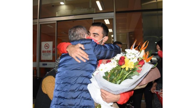 Milli cimnastikçi Ferhat Arıcan yurda döndü